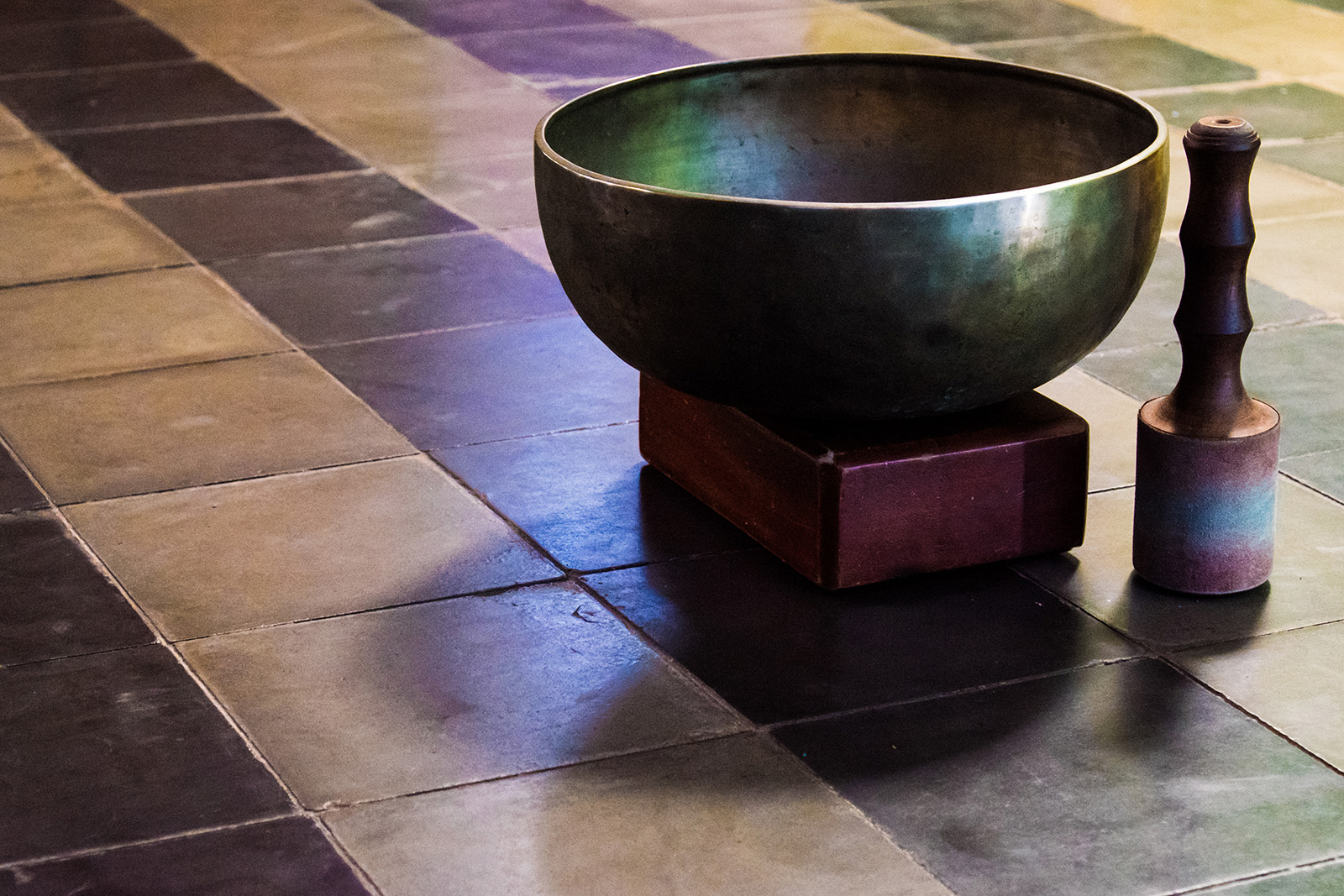 Decorations in Casa PURE Yoga hall for yoga classes in Granada